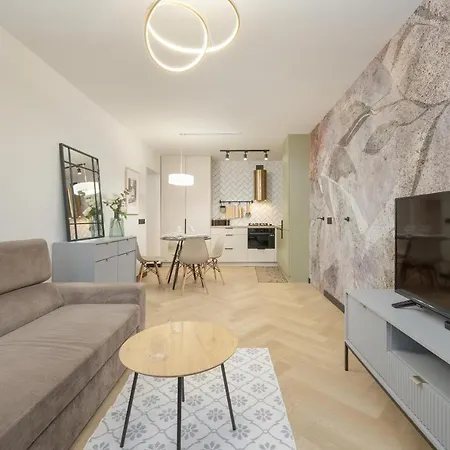 Zielinskiego Atmospheric By Renters Apartment