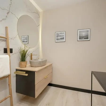 Apartment Zielinskiego Atmospheric By Renters